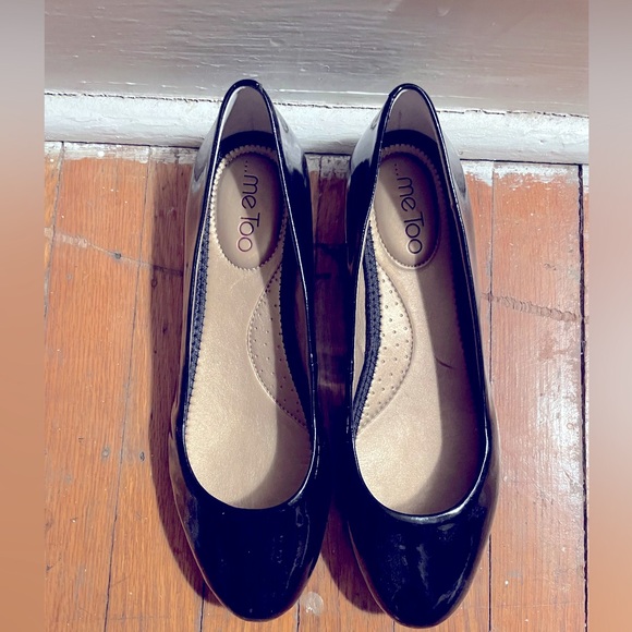Me Too black flats with a gold heel - Picture 1 of 5